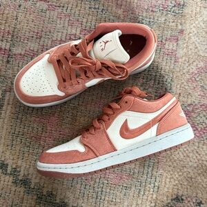 Air Jordan 1 Low SE women’s 7.5